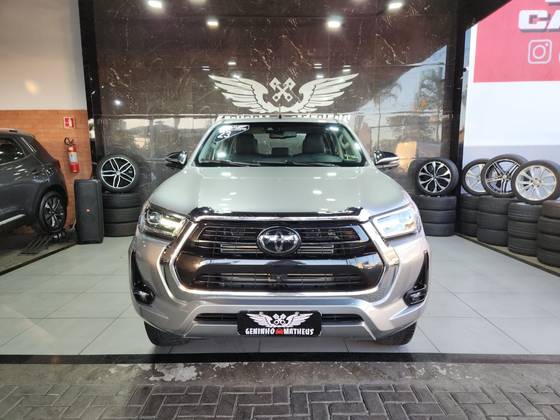 TOYOTA HILUX 2.8 D-4D TURBO DIESEL CD SRX 4X4 AUTOMÁTICO TOYOTA HILUX 2.8 D-4D TURBO DIESEL CD SRX 4X4 AUTOMÁTICO